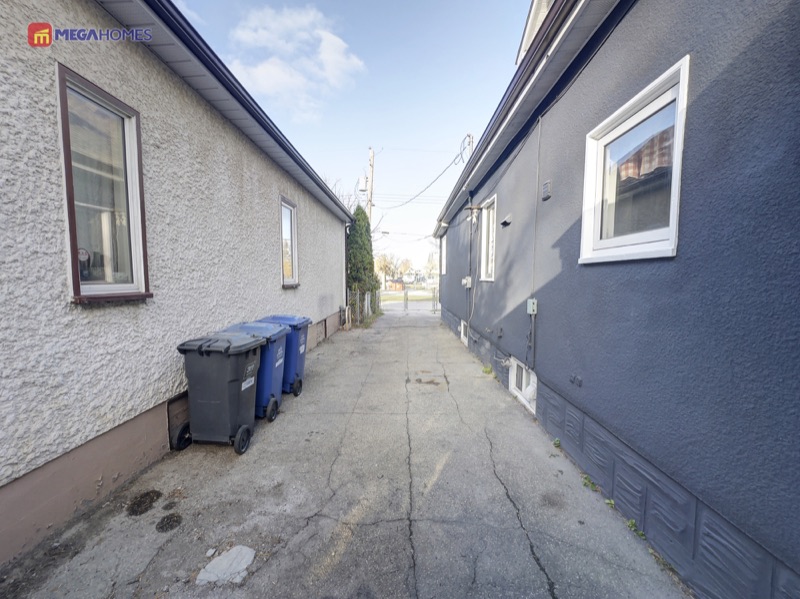 Deep front-access driveway with room for several vehicles