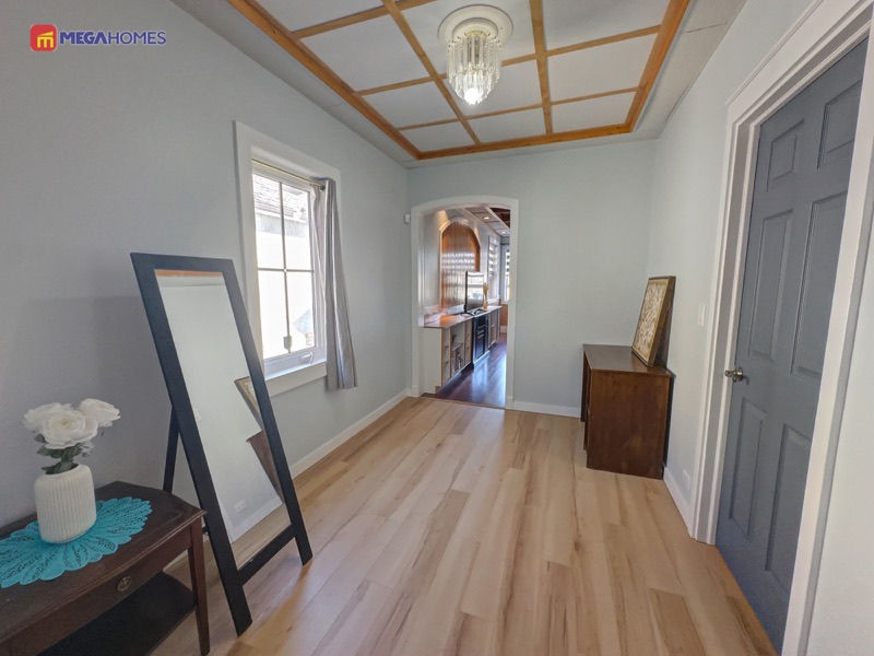 Flex room between the living room and the kitchen, finished in vinyl plank