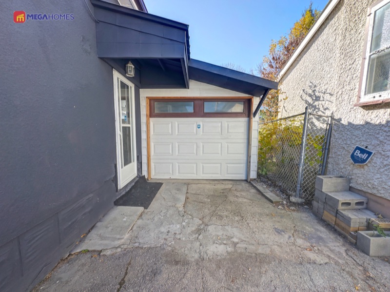 Single attached garage interior